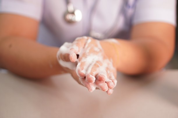 医务人员:图为用泡沫洗手液洗手的方法，循序渐进，特写。图片下载