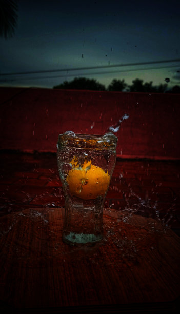 每一滴水背后都有一个故事图片下载