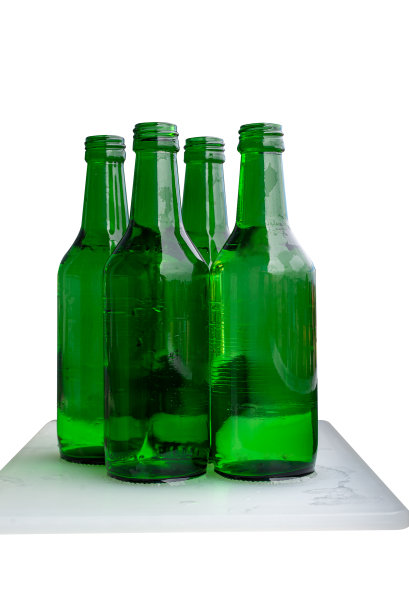 白色背景上的玻璃瓶。图片下载
