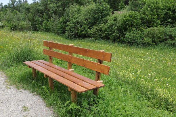 花园的长椅上图片下载