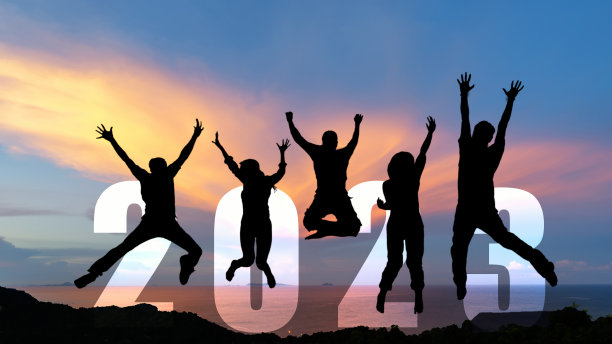 剪影快乐事业团队跳跃祝贺，在2023年新年快乐，改变新的生活未来的概念图片下载