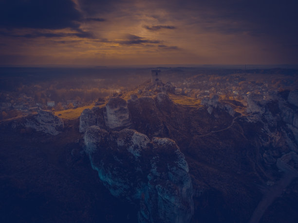 波兰切斯托霍瓦附近的奥尔斯廷城堡废墟。图片下载