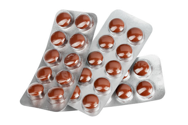 新的水泡与药片隔离在白色的背景。图片下载