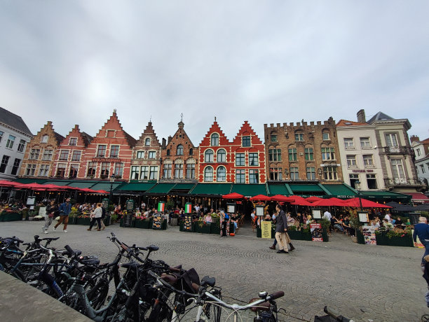 有趣的颜色的布鲁日房屋图片下载