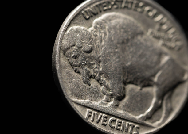 银币黑色背景图片下载