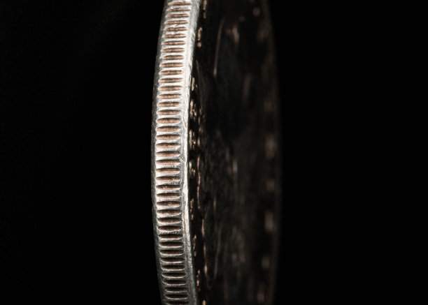 银币黑色背景图片下载