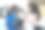 女顾客享受非裔美国推销员提供的汽车图片下载
