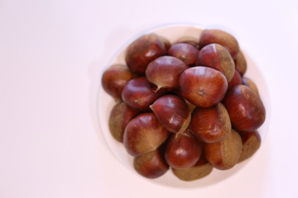 成熟的坚果。栗图片下载