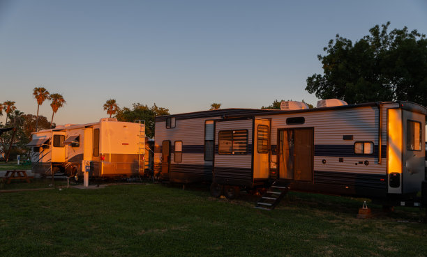 日出露营图片下载