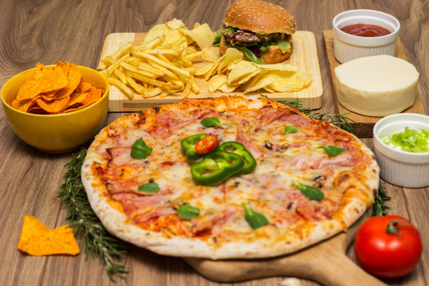 桌上有美味的快餐图片下载