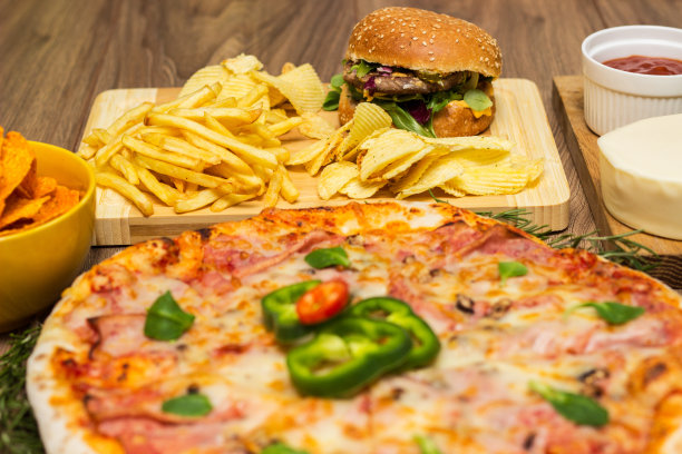 桌上有美味的快餐图片下载