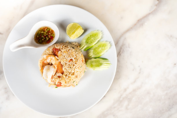 虾仁炒饭。泰国菜。泰式虾炒饭。图片下载