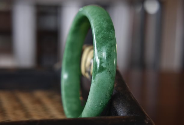 真玉手镯，碧玉，珠宝。图片下载