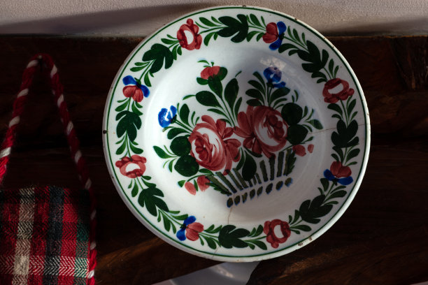 老式传统彩陶盘图片下载