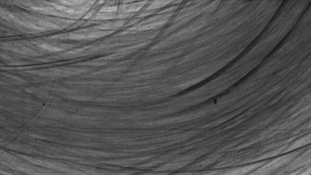 轮胎痕迹在柏油路面赛道纹理和背景，抽象背景黑色轮胎痕迹在赛道沥青路面打滑，轮胎标记在沥青路面打滑痕迹。图片下载