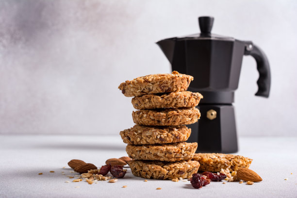 格兰诺拉能量曲奇配麦片、杏仁和咖啡图片下载