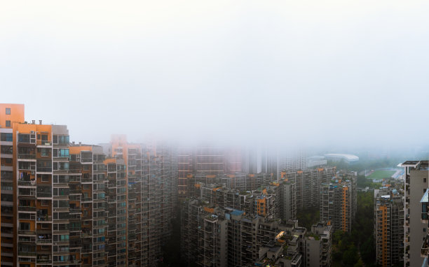 雨天的现代城市图片下载