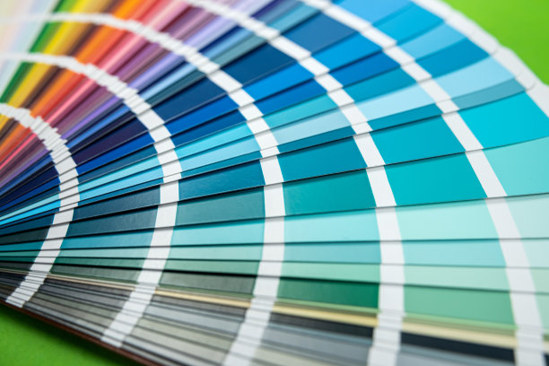 颜色模型的样品设计新与木模型表隔离。图片下载
