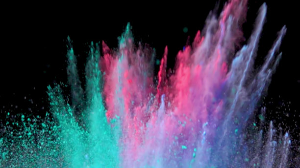 彩色粉末在黑色背景上的抽象释放。淡紫色云。彩尘爆炸，胡里节。蓝色，粉色，黄色的灰尘。图片下载
