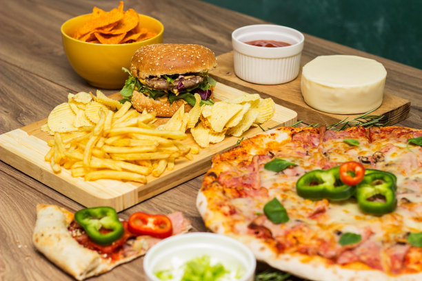 桌上有美味的快餐图片下载