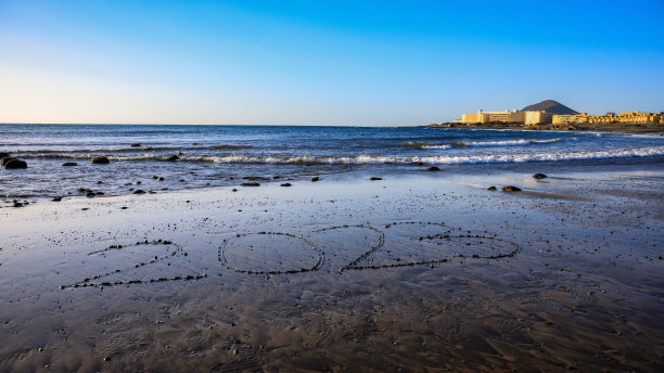 2023年元旦日出海滩图片下载