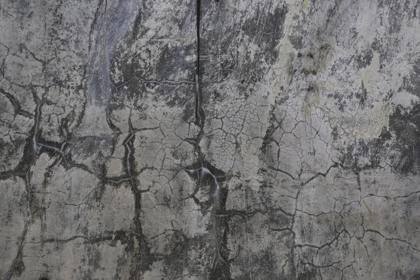 旧的灰色混凝土墙，有裂缝和发霉的背景和墙纸纹理图片下载