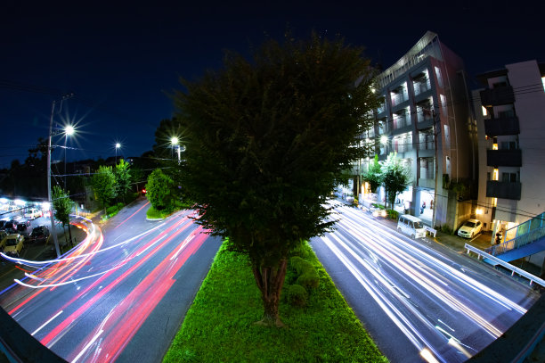 东京市中心街道的夜间交通堵塞鱼眼照片图片下载