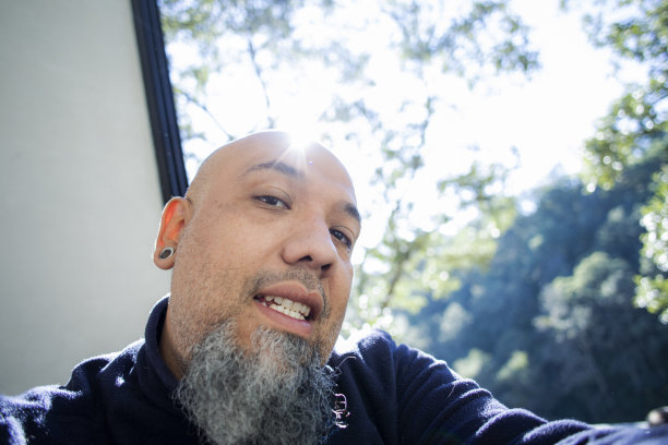 男子自拍图片下载