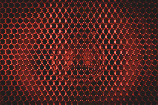 红色橙色汽车音频扬声器与保护罩背景图片下载