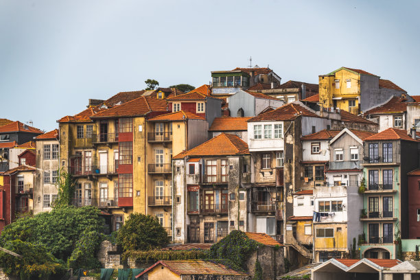 老波尔图城，建筑在里贝拉，杜罗河，葡萄牙图片下载