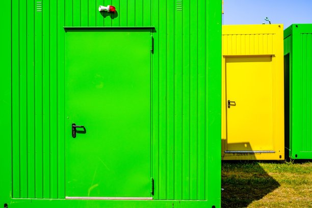 建筑工地的现代移动集装箱图片下载