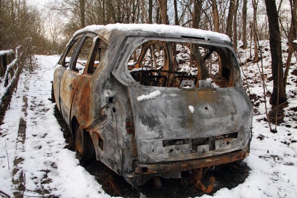 烧毁的汽车图片下载