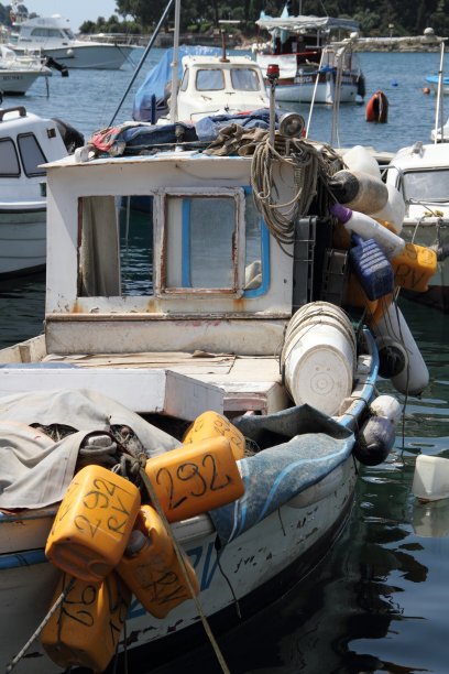 码头上的渔船图片下载