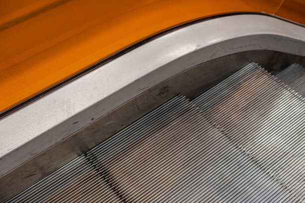 电梯顶部的细节。图片下载