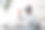 非裔美国人建筑师在虚拟现实眼镜在办公室的笔记本电脑上工作的项目图片下载