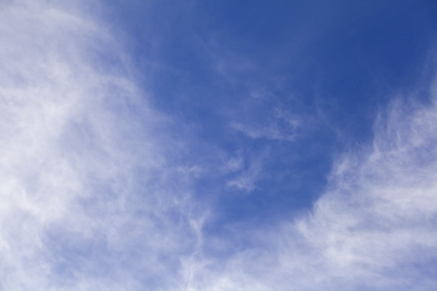 积云以蓝天为背景和层叠图片下载