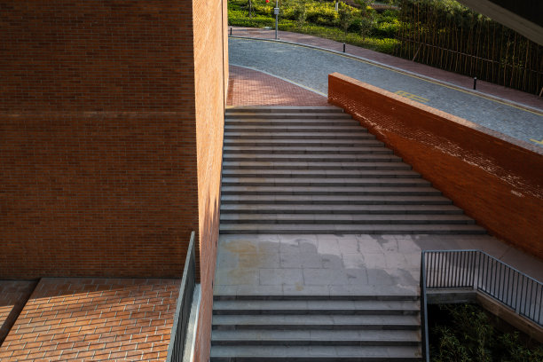 通往地下通道的楼梯图片下载