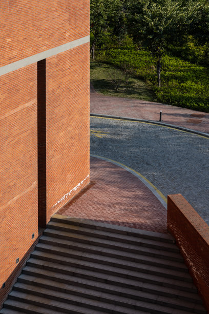 通往地下通道的楼梯图片下载