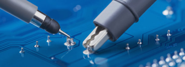 在PCB上使用示波器测量电子信号图片下载