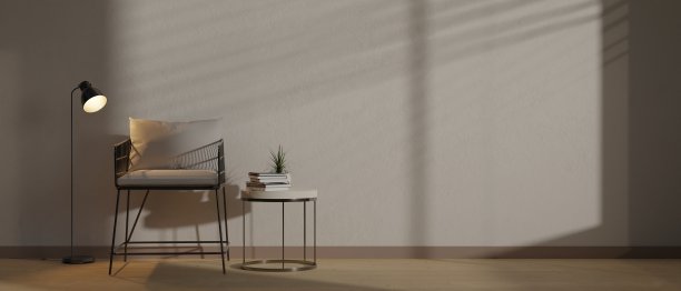 极简主义和舒适的客厅，最小的灯，时尚的扶手椅，边桌与装饰图片下载