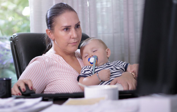 多任务的母亲图片下载