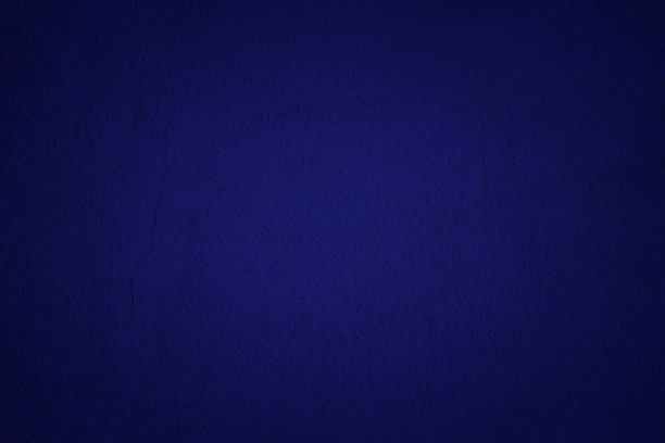 幻影蓝色混凝土墙纹理背景在午夜调与减轻中心，适合墙纸，背景，模型，和网页设计。图片下载