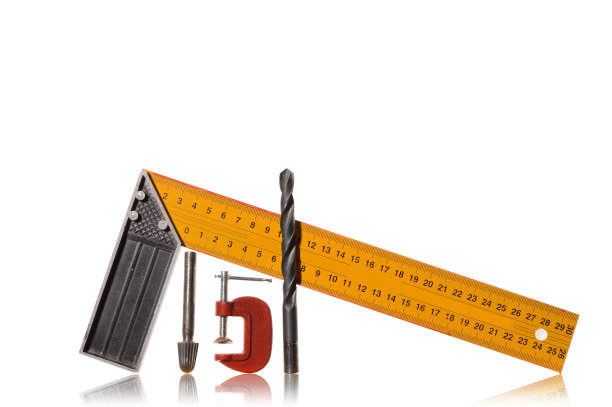 木工工具的喷嘴组成，立在白色背景上。隔离图片下载