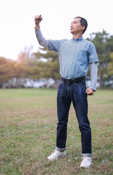 自信的男人图片下载