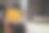 一位女士正在用她的笔记本电脑上网图片下载