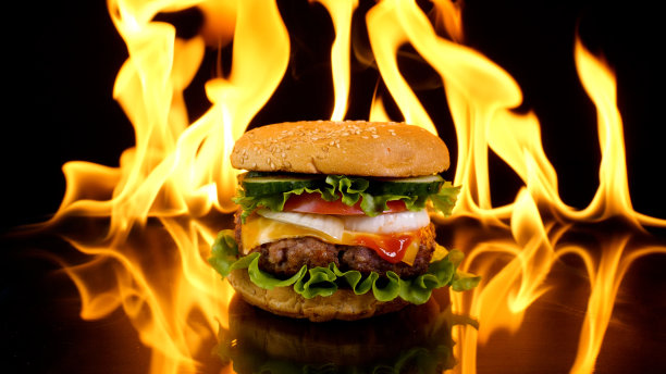 火背景下的美味汉堡图片下载