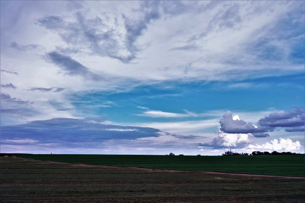 乌云密布的天空图片下载