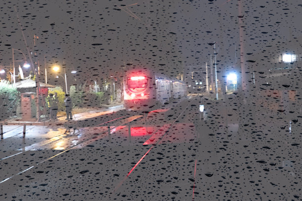 火车站和火车乘客图片下载