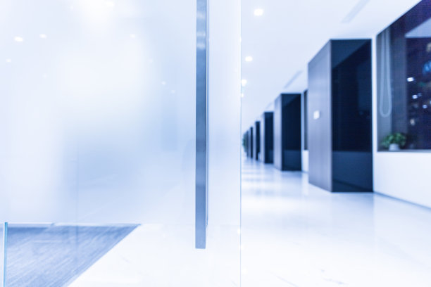 现代办公室内的走廊设计图片下载