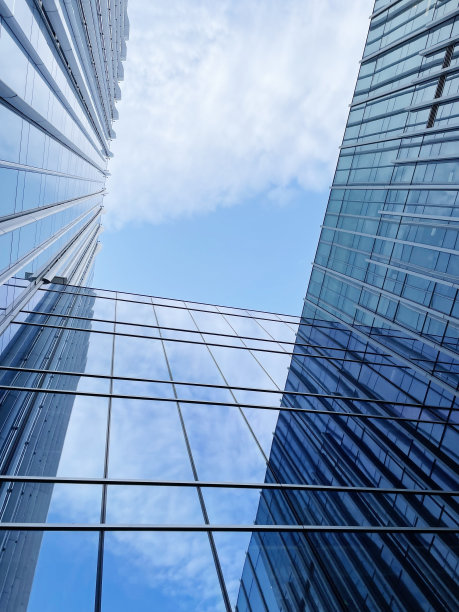 现代建筑的镜子反射抽象的图像低角度图片下载